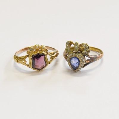 Lot 242 - A Sapphire and Diamond Cluster Ring, finger...