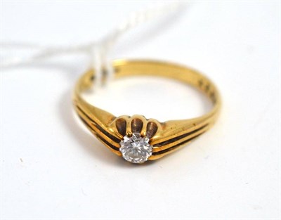 Lot 24 - A 9ct gold solitaire ring