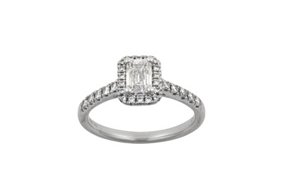 Lot 2262 - A Platinum Diamond Cluster Ring the...