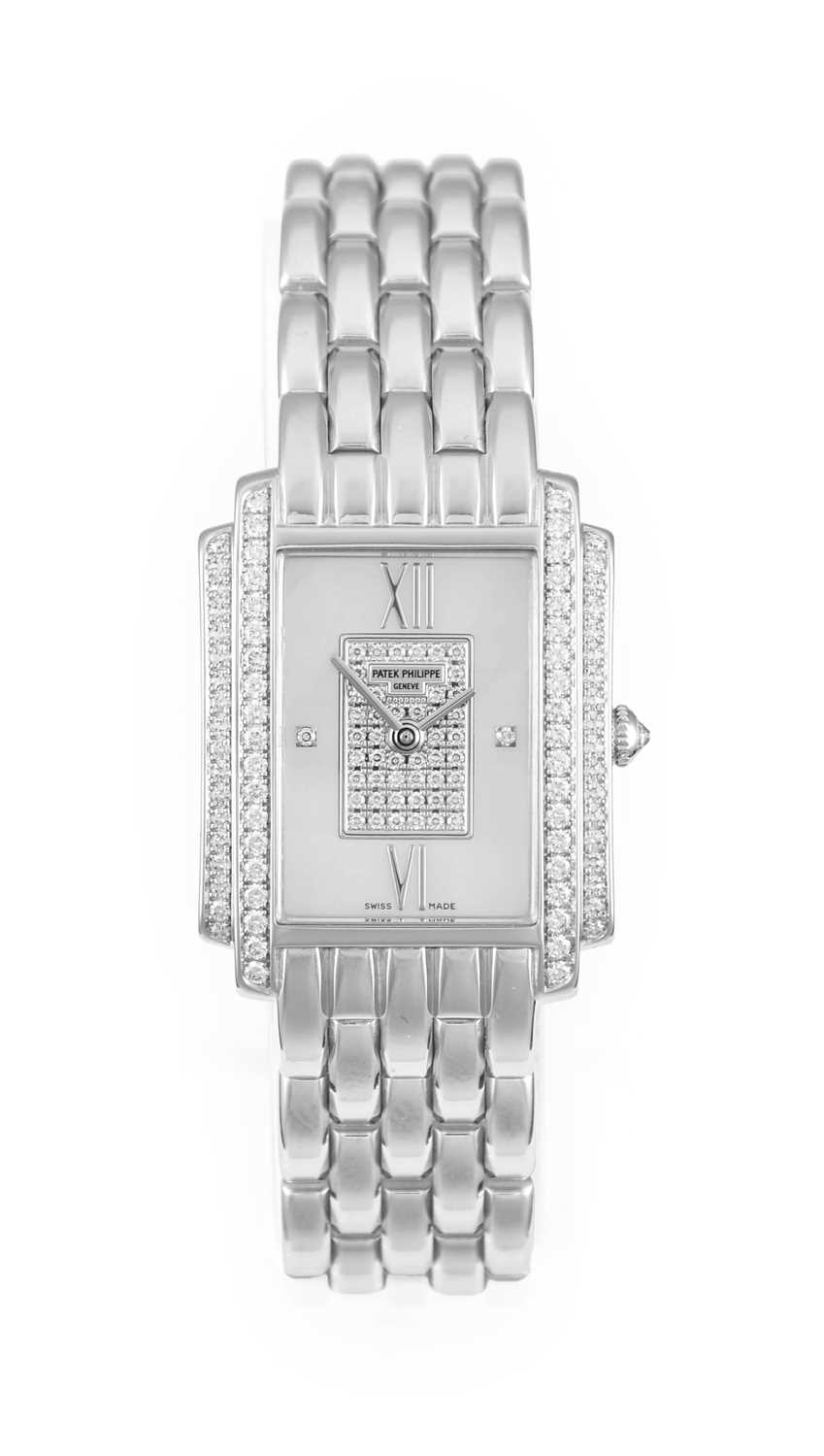 Lot 2121 - Patek Philippe: A Good Lady's 18 Carat White...