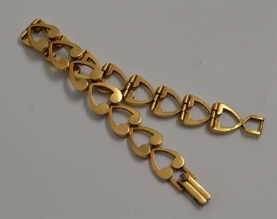 Lot 51 - A heart motif bracelet with cabochon set catch, stamped '14K'