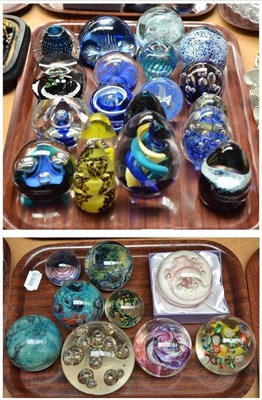 Lot 73 - Collection of paperweights