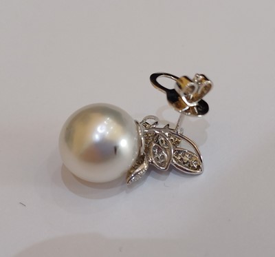 Lot 2254 - An 18 Carat White Gold South Sea Pearl and...