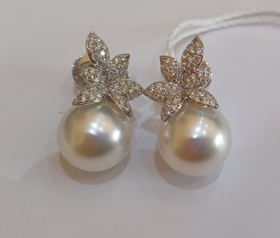 Lot 2254 - An 18 Carat White Gold South Sea Pearl and...