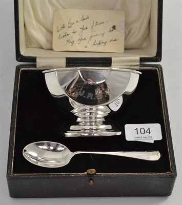 Lot 104 - A silver porringer and spoon, cased