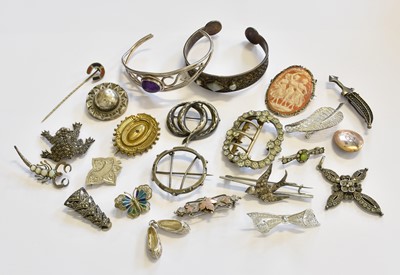 Lot 212 - A Quantity of Silver and White Metal Jewellery,...