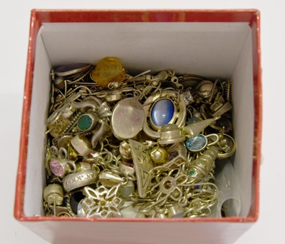 Lot 215 - A Quantity of Jewellery, including a...