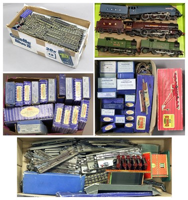 Lot 160 - Hornby Dublo 3 Rail Locomotive And Accessories