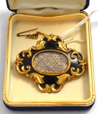 Lot 168 - Victorian mourning brooch