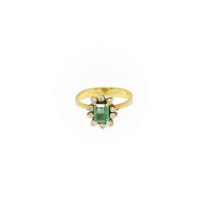 Lot 296 - An Emerald and Diamond Cluster Ring, the...