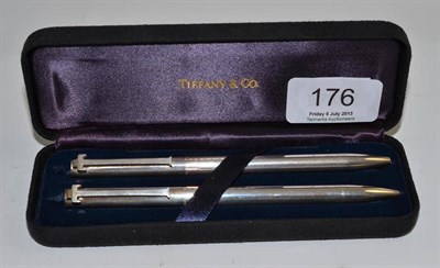Lot 176 - A Tiffany & Co sterling silver pen and pencil set in original Tiffany & Co box