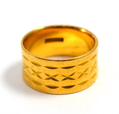 Lot 189 - A band ring stamped '22CARAT'