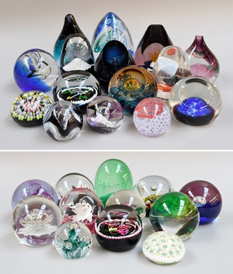 Lot 369 - Paperweights Including Limited Edition...