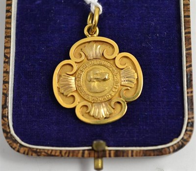 Lot 196 - A 15ct gold Cheshire Tally Ho Hare and Hounds Club medallion