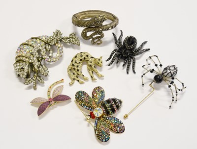 Lot 253 - A Quantity of Costume Jewellery, including a...