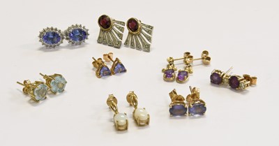 Lot 198 - A Quantity of Earrings, including a pair of 9...