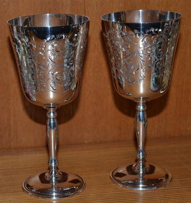 Lot 212 - A pair of silver wine cups