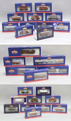 Lot 209 - Bachmann OO Gauge Wagons