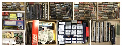 Lot 239 - Various Manufacturers OO Gauge A Collection Of Assorted Rolling Stock