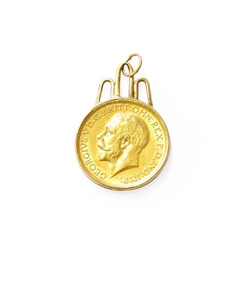 Lot 361 - A Sovereign Pendant, dated 1914 in a 9 carat...