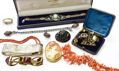 Lot 521 - A Quantity of Jewellery, including a 9 carat...