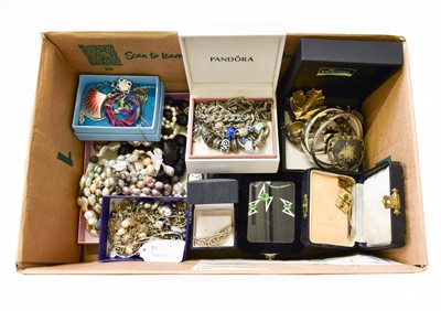 Lot 412 - A Quantity of Costume Jewellery, including...