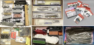 Lot 169 - OO Gauge Kits