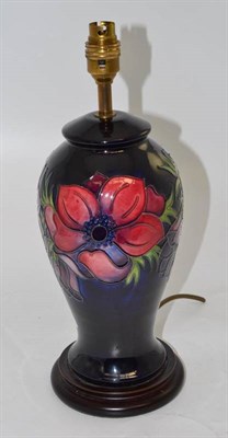 Lot 376 - A modern Moorcroft Anemone pattern 46/10 lamp, 28cm high