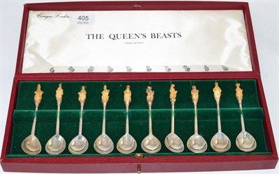 Lot 405 - A cased of twelve silver Queen's beast silver wedding 1947-1972 spoons