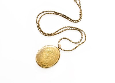 Lot 424 - A 9 Carat Gold Locket on Chain, the oval...