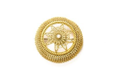 Lot 427 - A Split Pearl Brooch, the central split pearl...