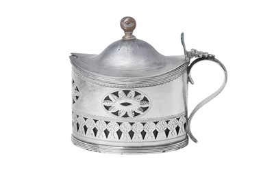 Lot 2013 - A George III Silver Mustard-Pot