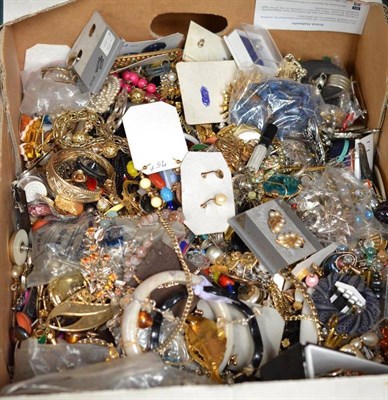 Lot 426 - A large quantity of costume jewellery including beads, earrings, brooches etc