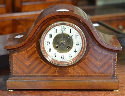 Lot 466 - A mahogany mantel clock