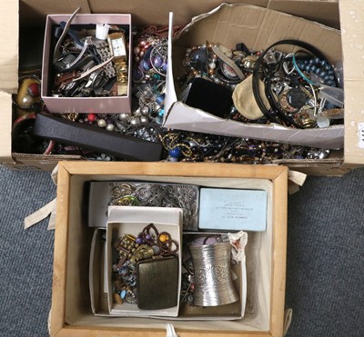 Lot 144 - A Quantity of Costume Jewellery, including...