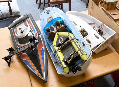 Lot 392 - Radio Controlled Speedboats: (i) Plastic with...