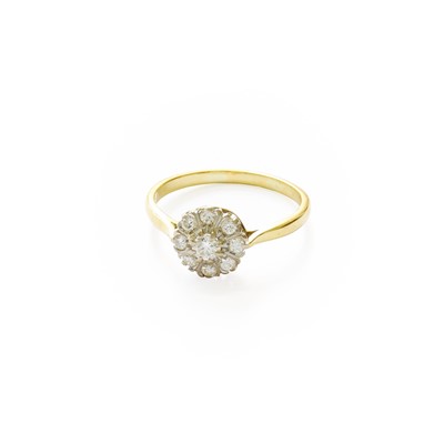 Lot 305 - An 18 Carat Gold Diamond Cluster Ring, the...