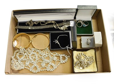 Lot 143 - A Quantity of Costume Jewellery, including a 9...