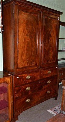 Lot 687 - A Regency mahogany linen press