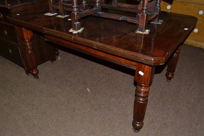 Lot 711 - Victorian mahogany dining table, with extra leaf