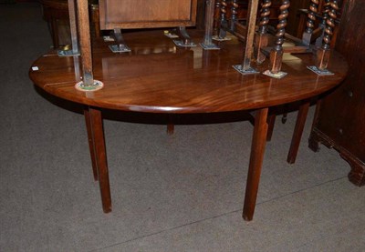 Lot 720 - An 18th/19th century mahogany wake table