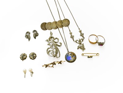 Lot 334 - A Quantity of Jewellery, including an 18 carat...