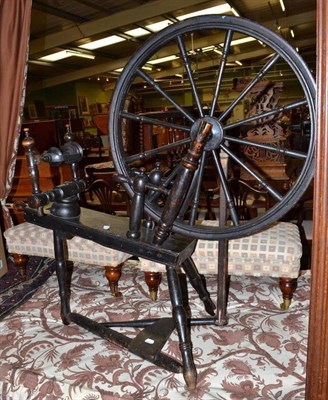 Lot 816 - A spinning wheel