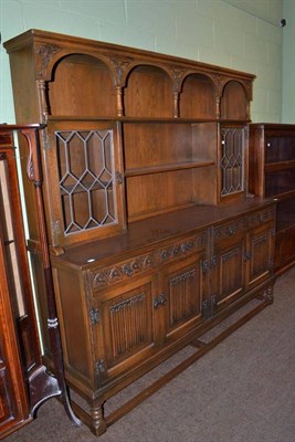 Lot 824 - A reproduction oak dresser and rack