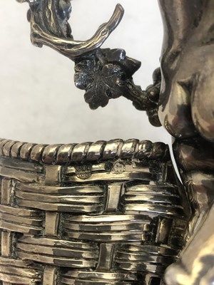 Lot 2119 - A Victorian Silver Salt-Cellar and Salt-Spoon