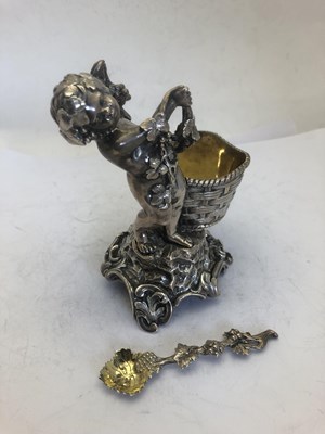Lot 2119 - A Victorian Silver Salt-Cellar and Salt-Spoon