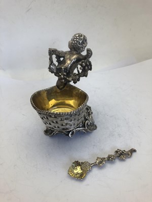 Lot 2119 - A Victorian Silver Salt-Cellar and Salt-Spoon