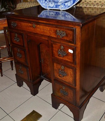 Lot 849 - A walnut kneehole desk