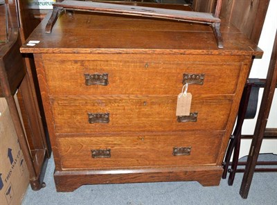 Lot 910 - An oak three height chest of drawers