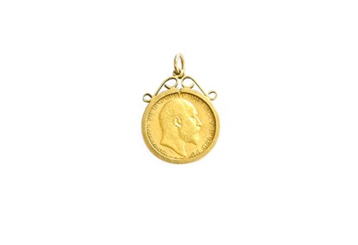 Lot 299 - A Half Sovereign Pendant, dated 1910, in a 9...